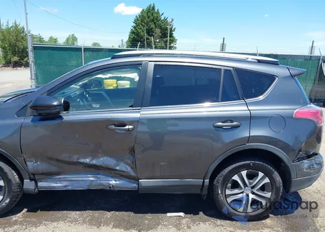 2017 Toyota Rav4 Le z USA, uszkodzony, nr VIN JTMBFREV9HD204770
